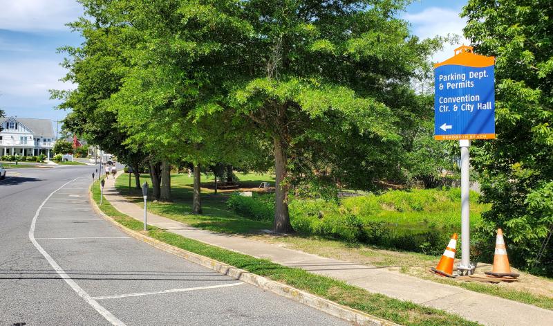 The orange-and-blue signs feature a silhouette of the Bandstand. This sign is on Olive Avenue.